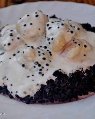 Рыбные клецки с ченым рисом и икорным соусом