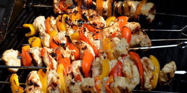 куриный шашлык, маринованный в йогурте