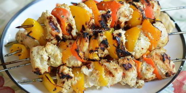 куриный шашлык, маринованный в йогурте