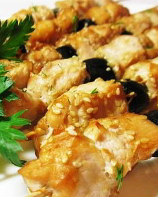 Куриный шашлык в соевом маринаде с маслинами