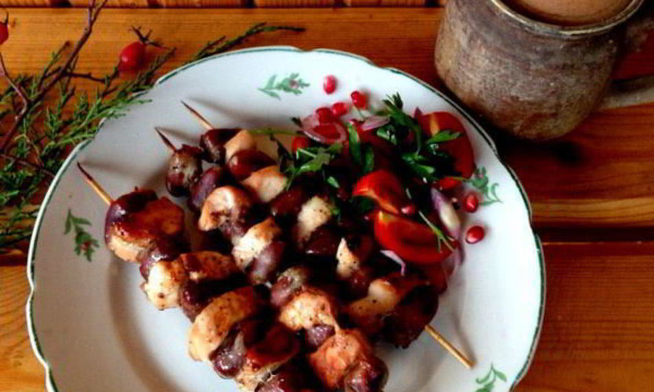 Рецепт шашлычки из куриных сердечек и грудки