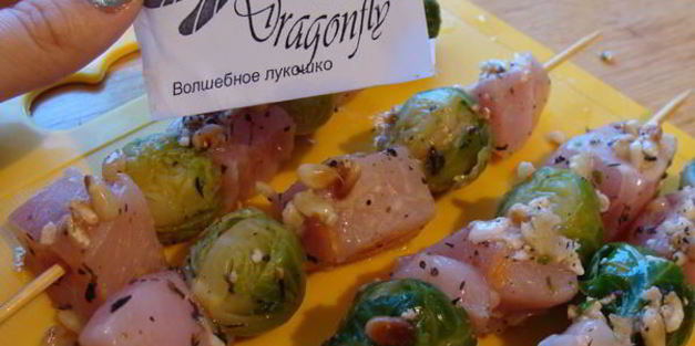 шашлычки из курицы и брюссельской капусты