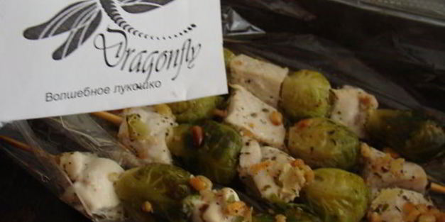 шашлычки из курицы и брюссельской капусты