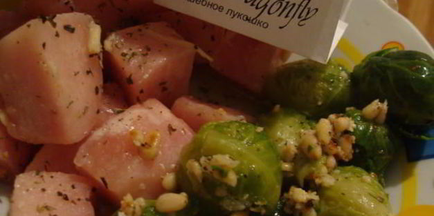 шашлычки из курицы и брюссельской капусты