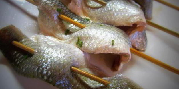 шашлычки из рыбы с медом и розмарином