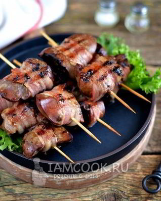 Шашлык из индюшиной печени в беконе на сковороде-гриль