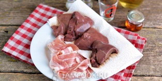 шашлык из индюшиной печени в беконе на сковороде-гриль