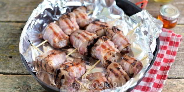 шашлык из индюшиной печени в беконе на сковороде-гриль