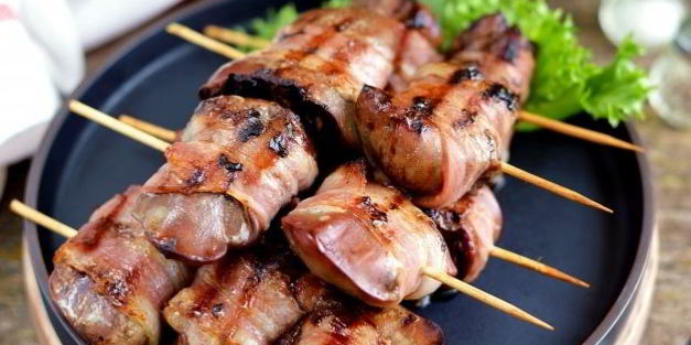 шашлык из индюшиной печени в беконе на сковороде-гриль