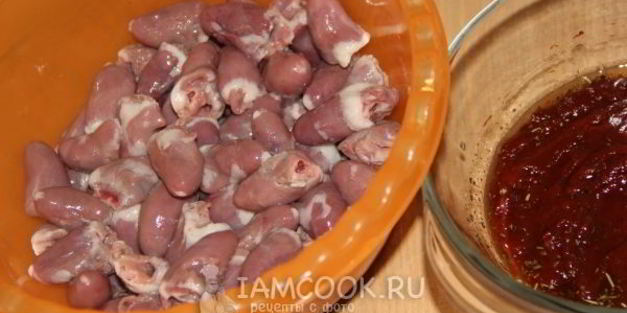 шашлык из куриных сердечек в томатном соусе