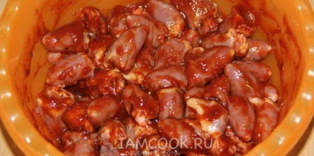 шашлык из куриных сердечек в томатном соусе