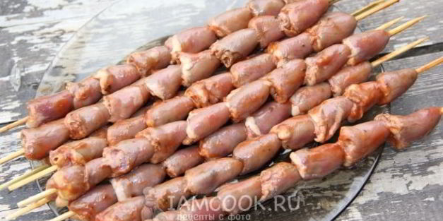 шашлык из куриных сердечек в томатном соусе