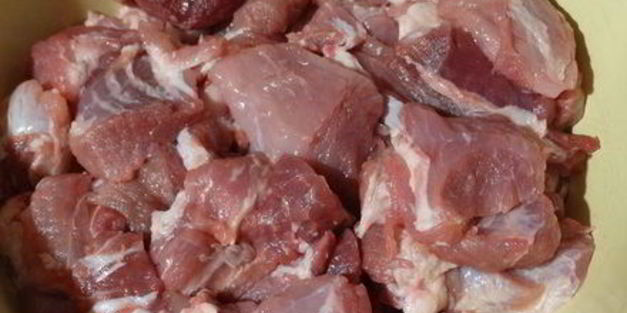 шашлык из мяса на сковороде