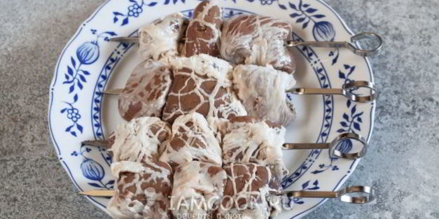 шашлык из печени в жировой сетке