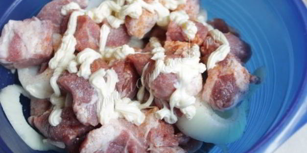 шашлык из свинины на минералке