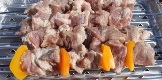 шашлык из свинины на минералке