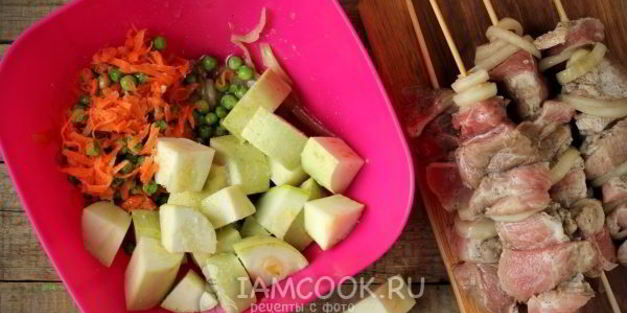 шашлык из свинины с овощами в духовке
