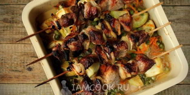 шашлык из свинины с овощами в духовке
