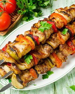 Шашлык из свинины с яблоком и баклажаном