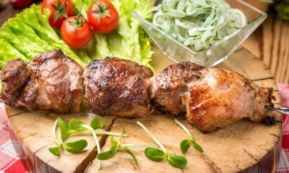 Рецепт шашлык из свинины в маринаде из лука и красного вина