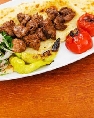 Шашлык на лаваше с овощами