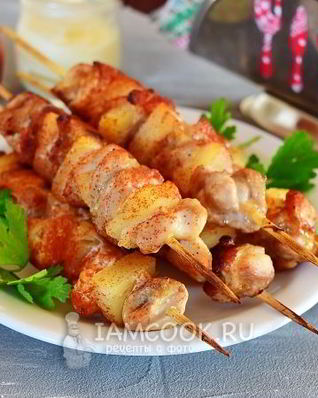 Шашлык на шпажках в духовке на противне