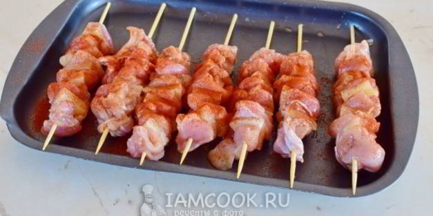 шашлык на шпажках в духовке на противне