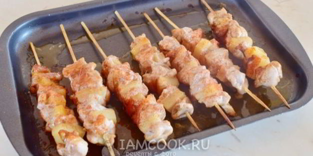 шашлык на шпажках в духовке на противне