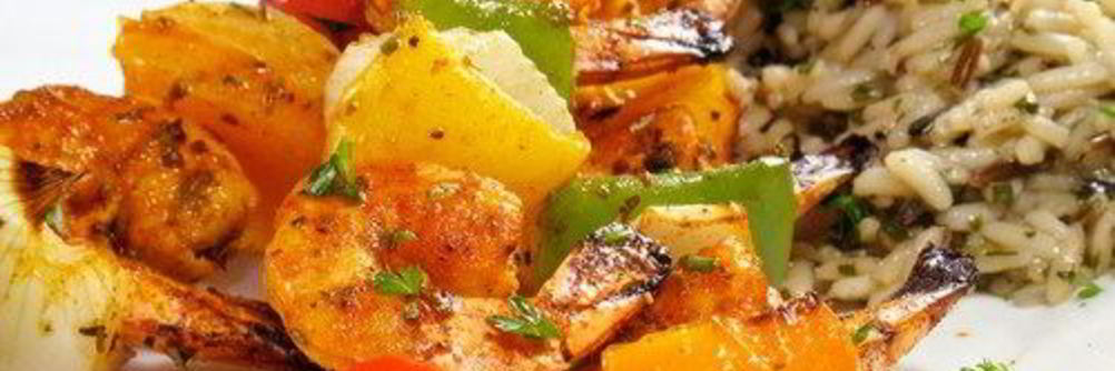 Шашлыки из креветок и манго в соке лайма