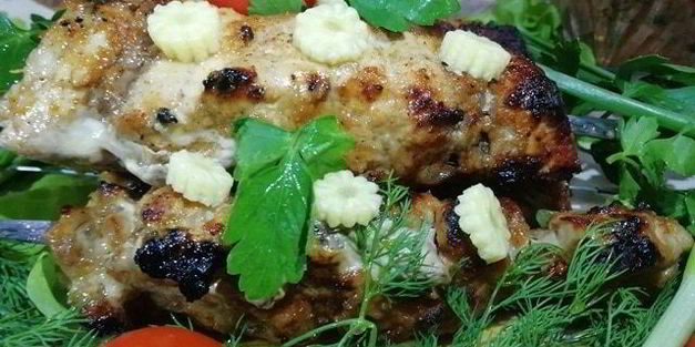 сочный шашлык из свинины на балконе