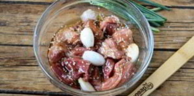 тайский шашлычок на шпажках