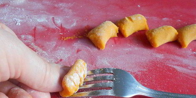 тыквенные ньокки с грецкими орехами и розмарином