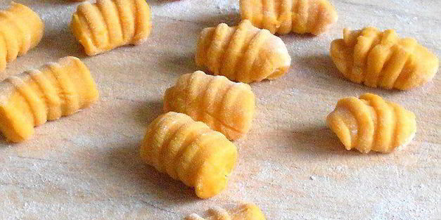 тыквенные ньокки с грецкими орехами и розмарином