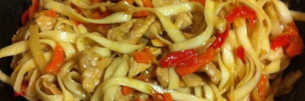 Яичная китайская лапша вок со свининой