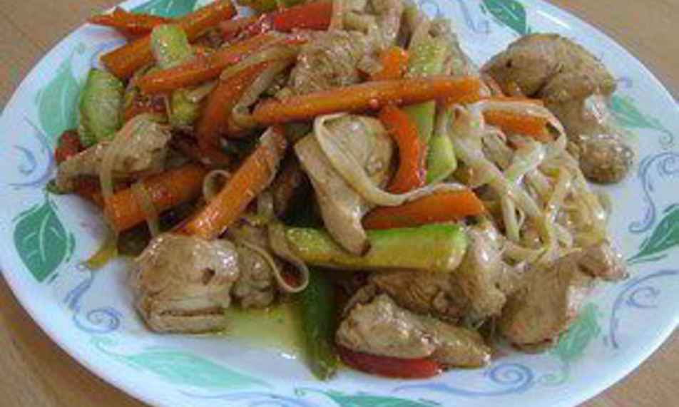 Рецепт яичная лапша с куриной грудинкой