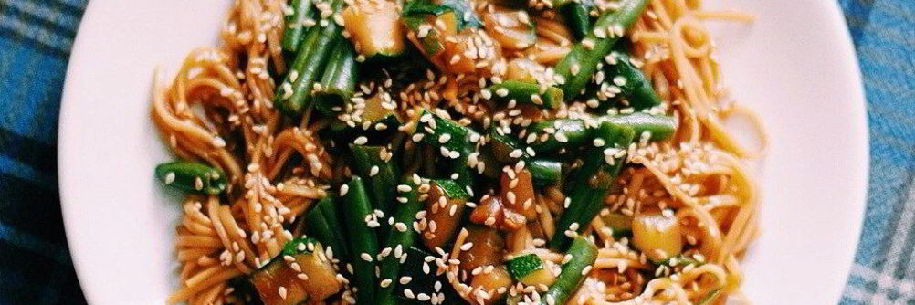 Яичная лапша с овощами