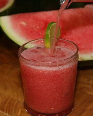 Арбузный коктейль с лаймом и имбирем