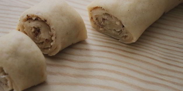 булочки с грецким орехом и сахарным сиропом