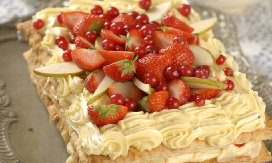 Рецепт фруктово-ягодный наполеон в мятном сиропе