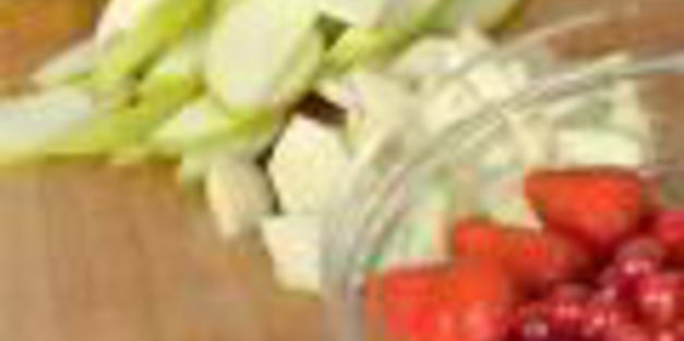 фруктово-ягодный наполеон в мятном сиропе