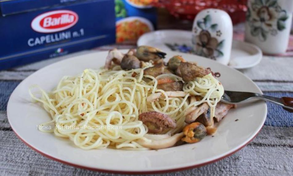 Рецепт капеллини с морским коктейлем и шампиньонами