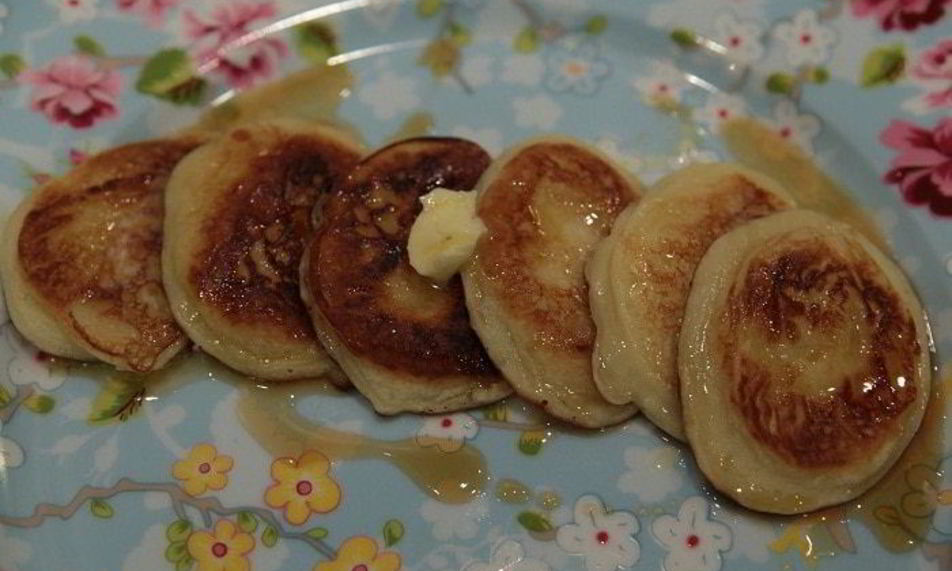 Рецепт кефирные оладушки с кленовым сиропом