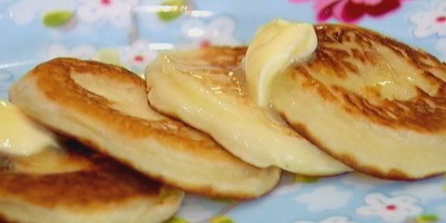 кефирные оладушки с кленовым сиропом