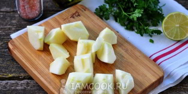 коктейль из сельдерея, огурца, яблока и лайма