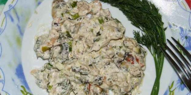 коктейль морской в сметане с зеленью