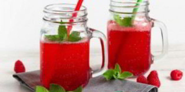 коктейль с шампанским и малиной