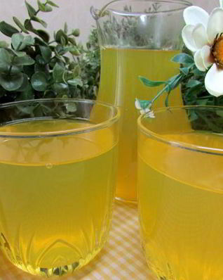 Напиток с имбирем, лимоном и куркумой