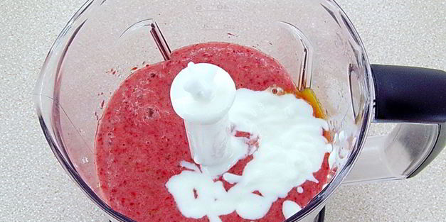 клубнично-банановый смузи