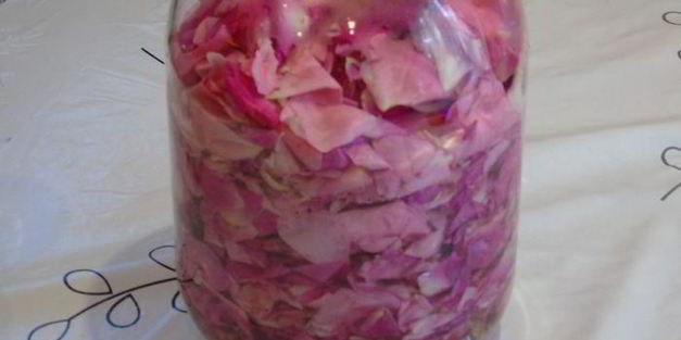 вино из лепестков роз