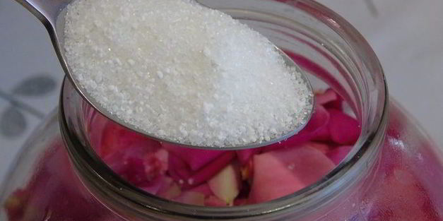 вино из лепестков роз